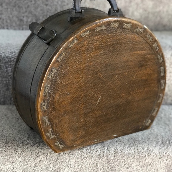 Vintage Hardshell Travel Traincase Hat Box - Picture 2 of 16